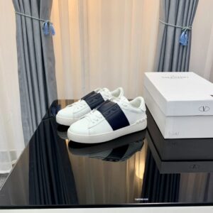 valentino 2022 ss studded lettering white sneakers yixing zhang same style (black)