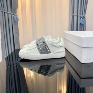 valentino 2022 ss dark grey studs & laces white sneakers yixing zhang same style