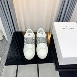 valentino 2022 ss dark grey studs & laces white sneakers yixing zhang same style