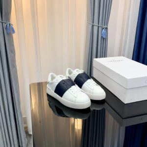 valentino 2022 ss studded lettering white sneakers yixing zhang same style (black)