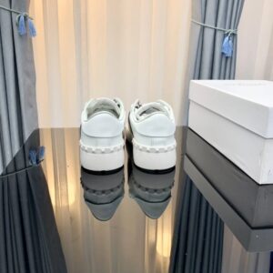 valentino 2022 ss studded lettering white sneakers yixing zhang same style (black)