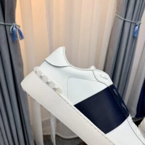 valentino 2022 ss studded lettering white sneakers yixing zhang same style (black)