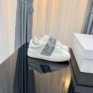 valentino 2022 ss dark grey studs & laces white sneakers yixing zhang same style