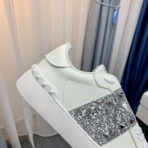 valentino 2022 ss dark grey studs & laces white sneakers yixing zhang same style