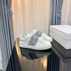 valentino 2022 ss dark grey studs & laces white sneakers yixing zhang same style