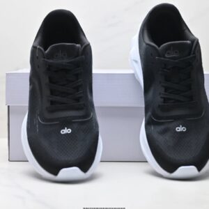 alo yoga alo runner sneakers black white