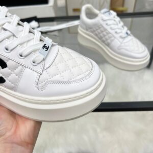 chanel 25c spring summer sneakers white