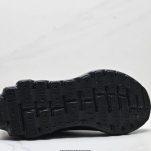 alo yoga alo runner sneakers black