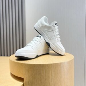 lacoste classic white sneakers