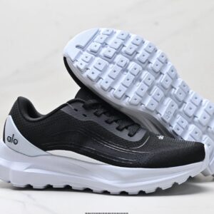 alo yoga alo runner sneakers black white