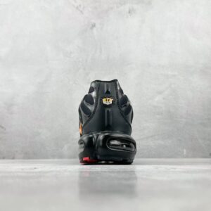 nike air max plus black red