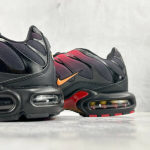 nike air max plus black red