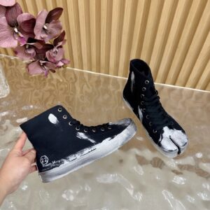 maison margiela mm6 tabi graffiti canvas high sneakers black