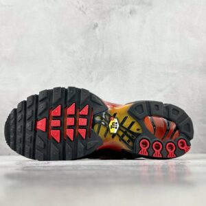 nike air max plus black red