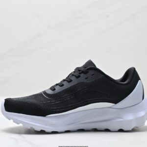 alo yoga alo runner sneakers black white