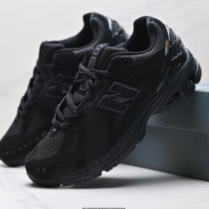 new balance m1906 sneaker black