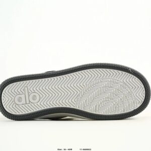 alo yoga runner sneakers black white