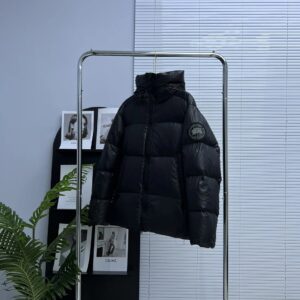 ​​canada goose black label chilliwack short down jacket​