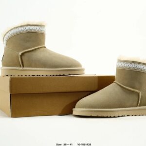 ugg sheepskin short boots beige