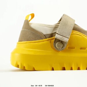 ugg peakmod lowcut tasmans beige