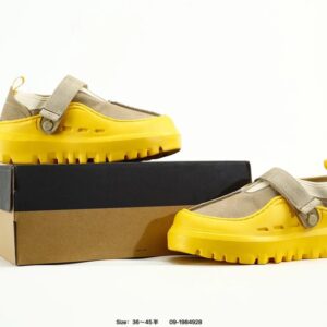 ugg peakmod lowcut tasmans beige