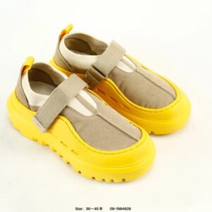 ugg peakmod lowcut tasmans beige